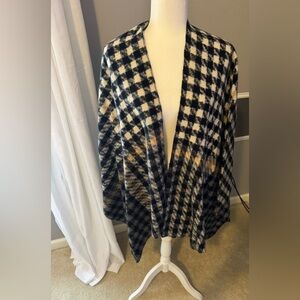 Chic Black and Cream Checkered Poncho
